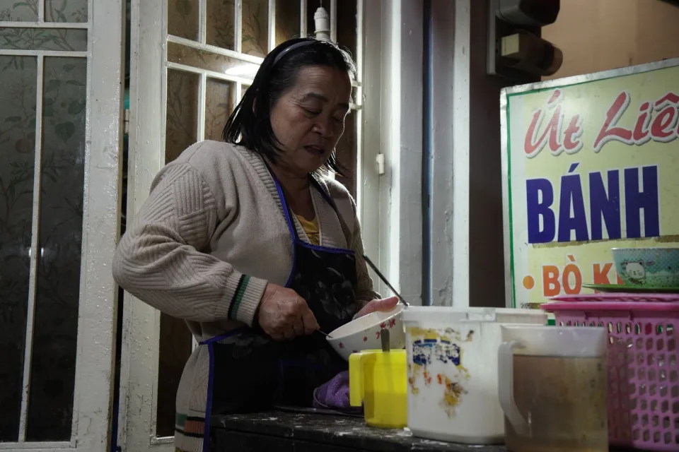 Không gian quán buổi sáng